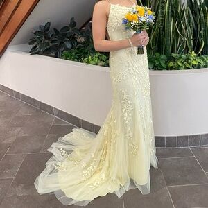 Elegant Yellow Lace Evening Gown